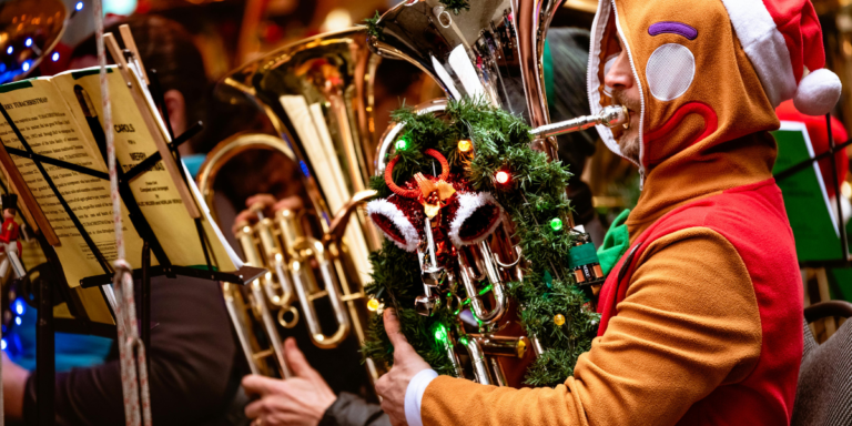 Weihnachtsmusik – einmal anders: Warum „Der kleine Lord“, „Drei Haselnüsse für Aschenbrödel“ und „Der Nußknacker“ zur festlichen Zeit gehören.